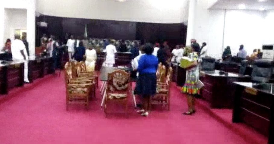 BREAKING Gunshots Among Imo State House Members Over Removal of House Members Video