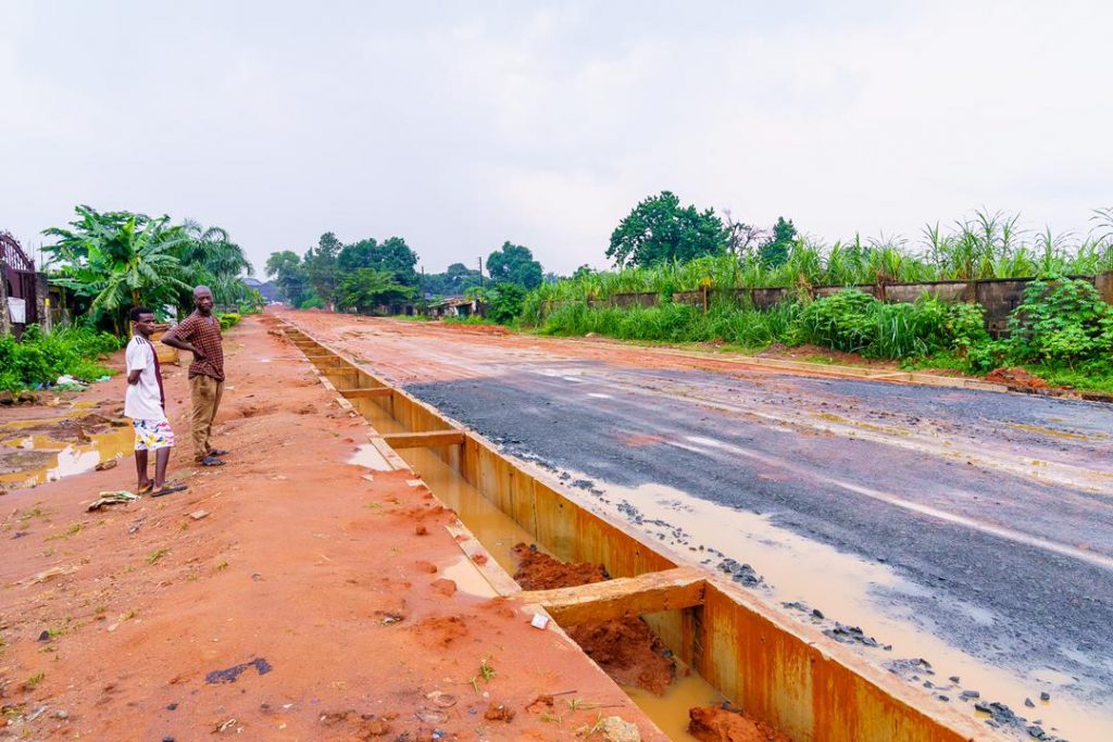 IMO GOVERNOR INSPECTS STATE JUNCTION IMPROVEMENT BALLOON DRAINAGE AND ROADS. 1 1