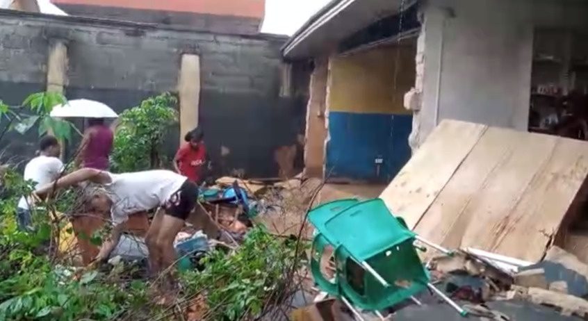 FEAR GRIPS OCCUPANTS AS HEAVY FLOODS RAISE DOWN BUILDINGS IN NEKEDE OWERRI