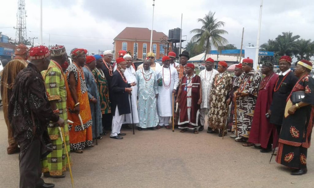 MBAISE MONARCHS REVERSES IHEDIOHA'S LIBATIONS TO VOTE ONLY MBAISE PEOPLE AND PDP