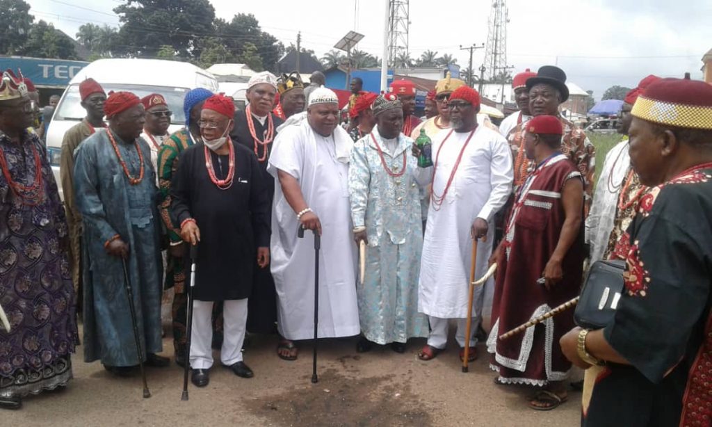 MBAISE MONARCHS REVERSES IHEDIOHA'S LIBATIONS TO VOTE ONLY MBAISE PEOPLE AND PDP