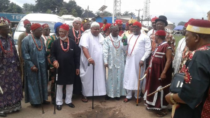 MBAISE MONARCHS REVERSES IHEDIOHA'S LIBATIONS TO VOTE ONLY MBAISE PEOPLE AND PDP