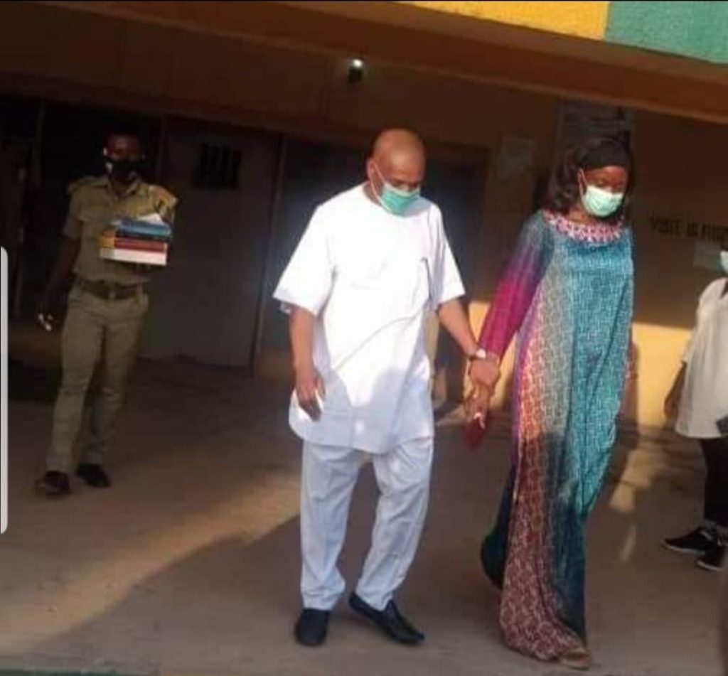 Senator Orji Uzor Kalu and wife leaving the  the Nigerian Correctional Service Medial Security Custodial Centre, Kuje, Abuja