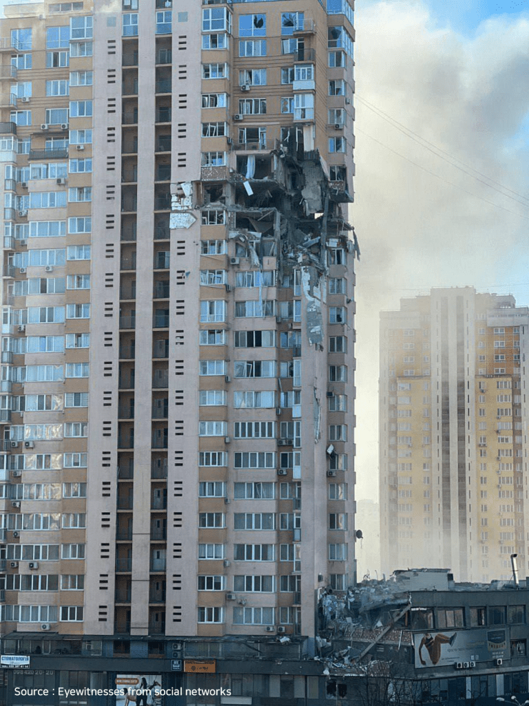 A Russian rocket hit a residential building in Kyiv. 2022.2.26 (Source - Photos of eyewitnesses from social networks)