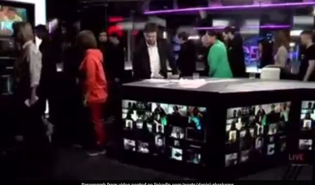 Entire staff of Russian TV Channel Resigns Live On-Air