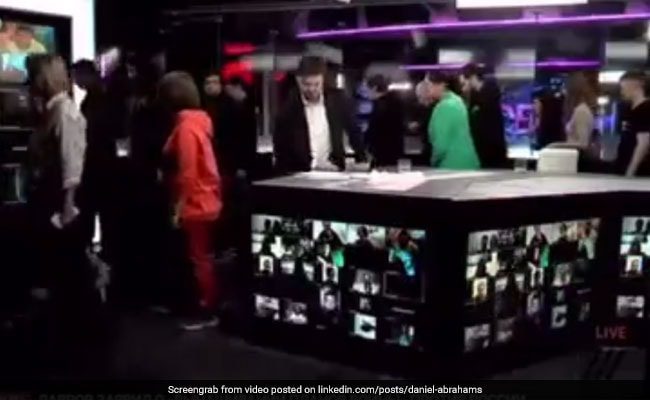 Entire staff of Russian TV Channel Resigns Live On Air