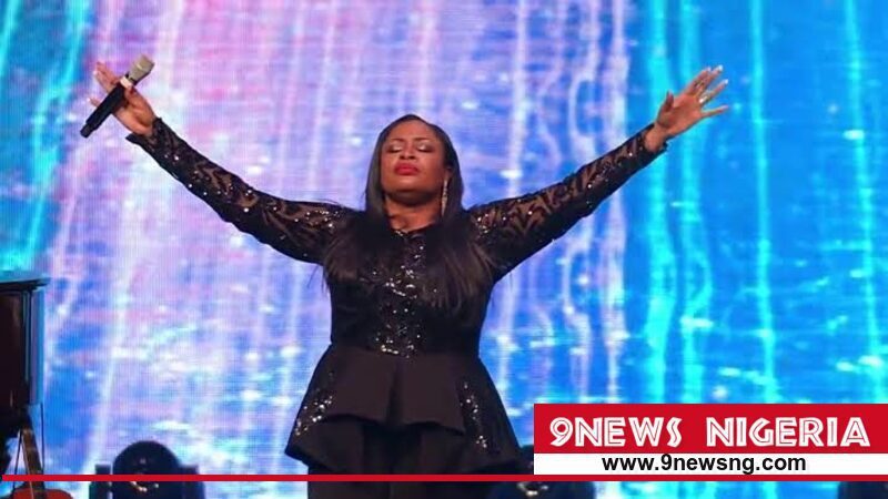 Sinach leading Worship