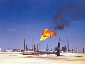 Petroleum refinery Ras Tanura Saudi Arabia.jpg