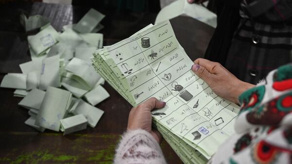 TOPSHOT PAKISTAN POLITICS VOTE 3 1707451021234 1707451034729