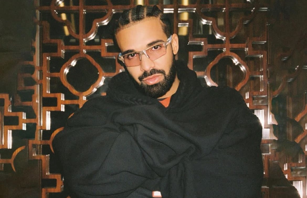 Drake saves Italian club from bankruptcy