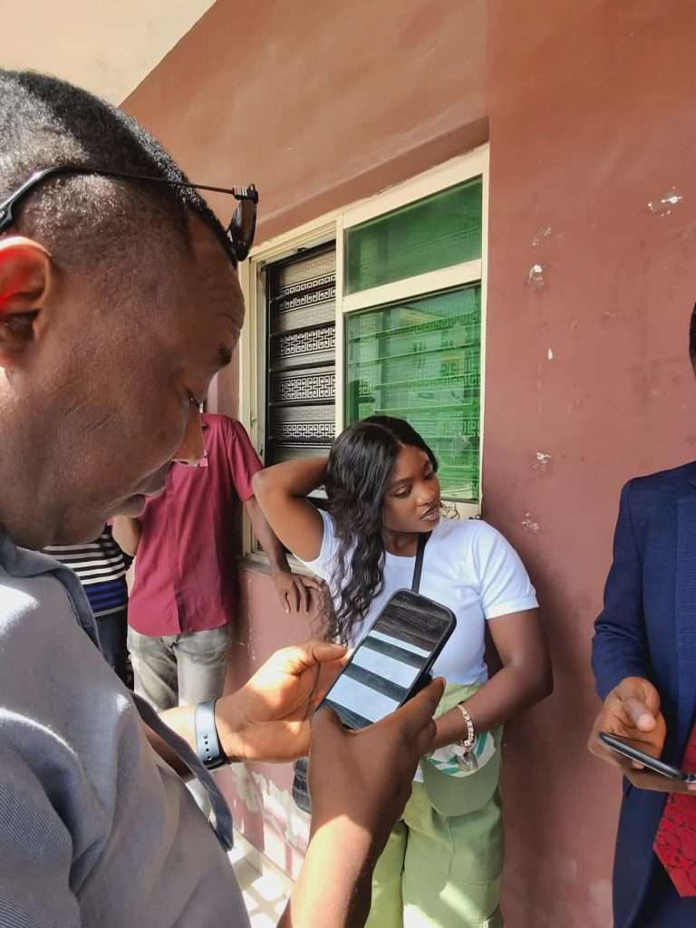 LGI Escapes As Sowore, Lawyers Accompany Female Corps Member To Honour NYSC Invitation (Photos) 1 1001448407