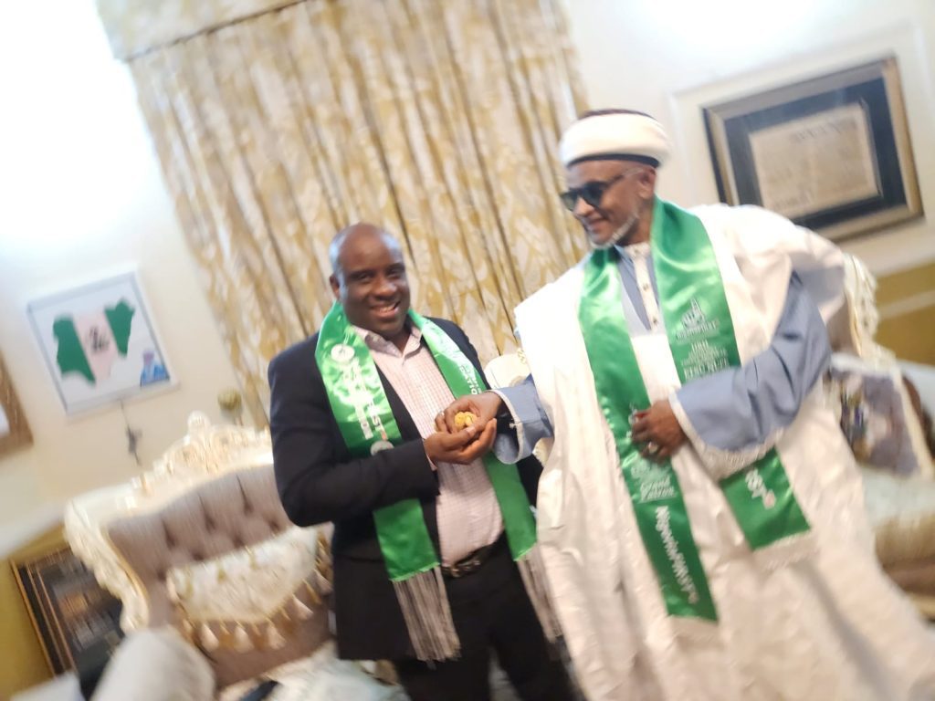 Etsu Nupe presents Kola Nut as Royal Hospitality and Blessings to Obinna Ejianya