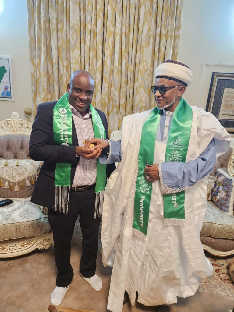 Etsu Nupe presents Kola Nut as Royal Hospitality and Blessings to Obinna Ejianya