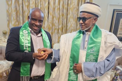 His Royal Highness Alhaji Yahaya Abubakar CFR the Etsu Nupe Offering Kolanut to Mr Obinna Sunday Ejianya JP - Abuja Palace