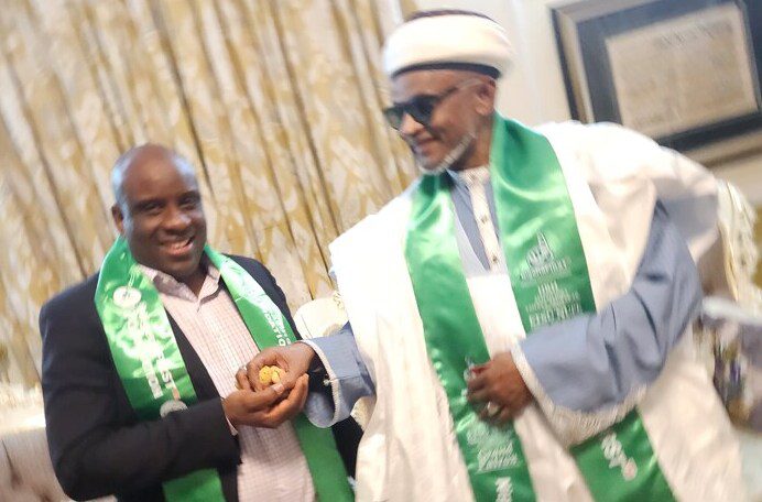 His Royal Highness Alhaji Yahaya Abubakar CFR the Etsu Nupe Offering Kolanut to Mr Obinna Sunday Ejianya JP   Abuja